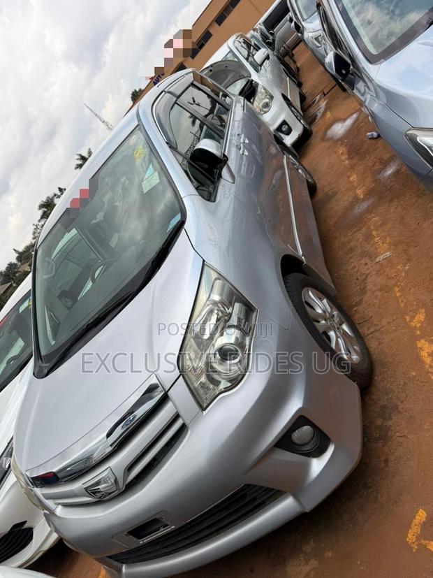 Toyota Noah 2012 Silver