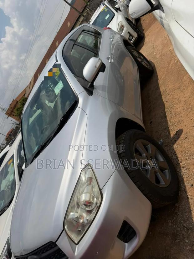Toyota RAV4 2010 Silver