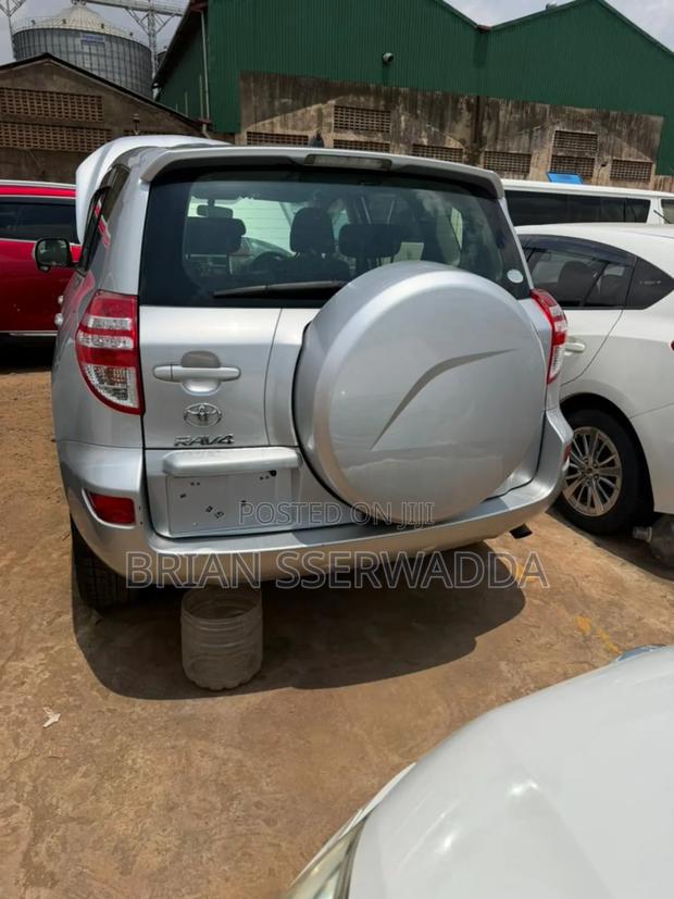 Toyota RAV4 2010 Silver