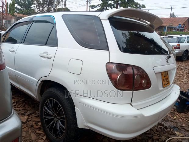 Toyota Harrier 2000 White