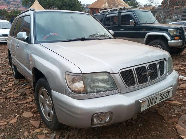 Subaru Forester 2000 Gray