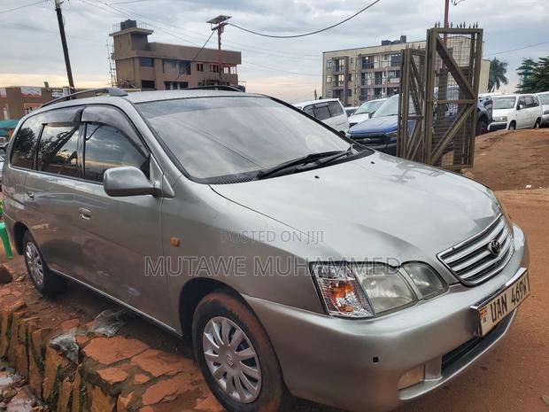 Toyota Gaia 2006 Gray