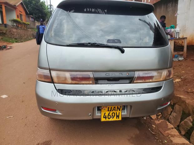 Toyota Gaia 2006 Gray