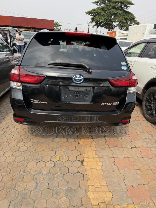 Toyota Corolla Fielder 1.5 Hybrid FWD 2018 Blue