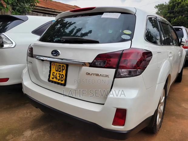 Subaru Outback 2.5i CVT 2012 White