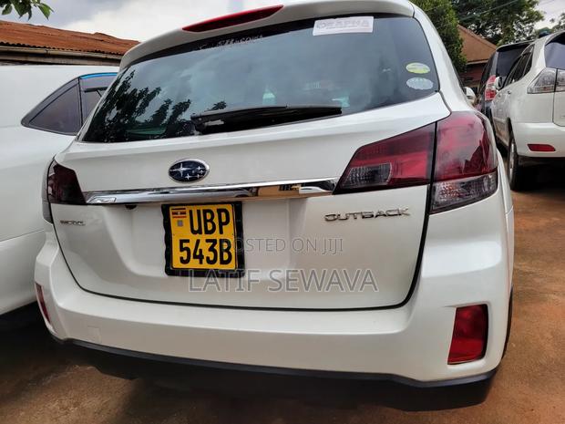 Subaru Outback 2.5i CVT 2012 White