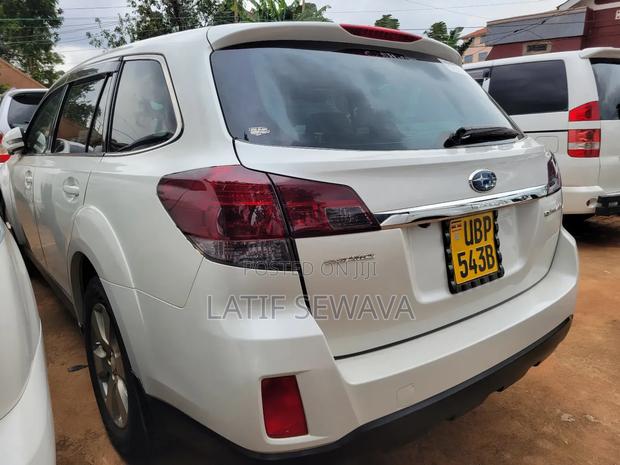 Subaru Outback 2.5i CVT 2012 White