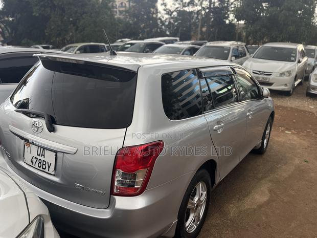 Toyota Corolla Fielder 2010 Silver