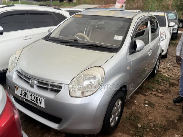Toyota Passo 2010 Silver