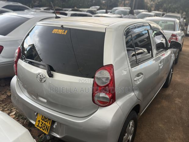 Toyota Passo 2010 Silver