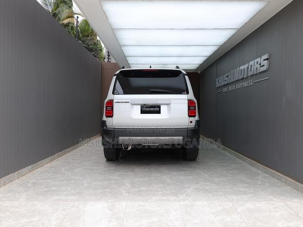 Toyota Land Cruiser LC250 2024 White
