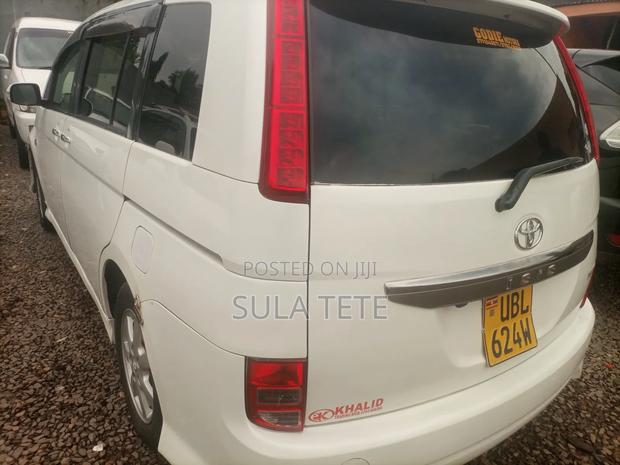 Toyota ISIS 1.8 Platana 2007 White