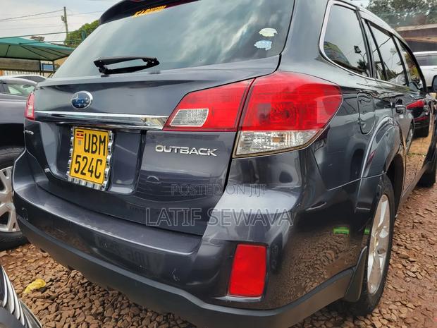 Subaru Outback 2.5i CVT 2012 Gray