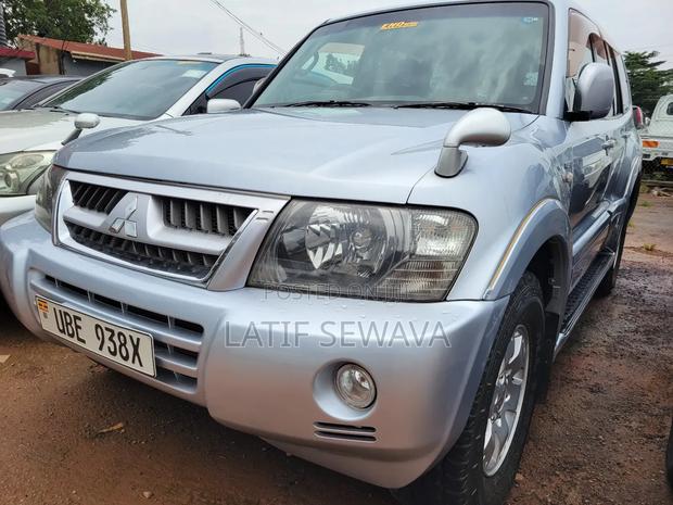 Mitsubishi Pajero 2.5 TD Classic Long 2005 Silver