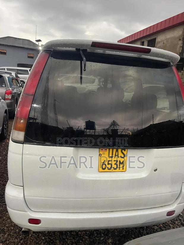 Toyota Noah 2002 White