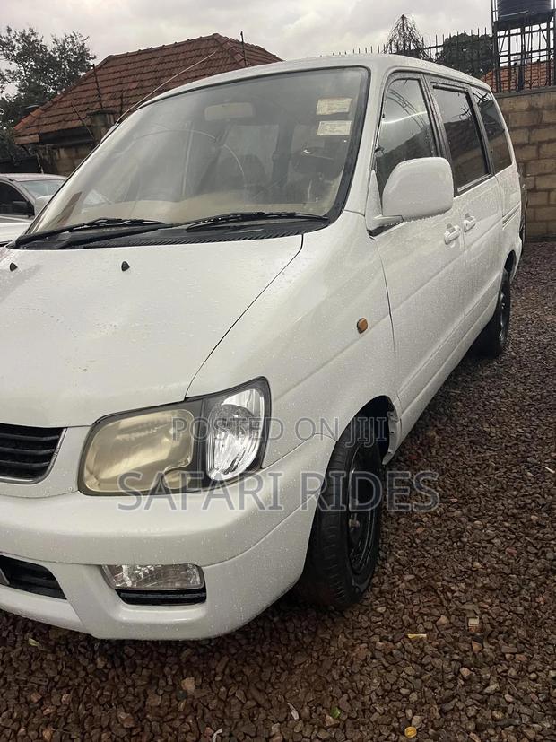 Toyota Noah 2002 White