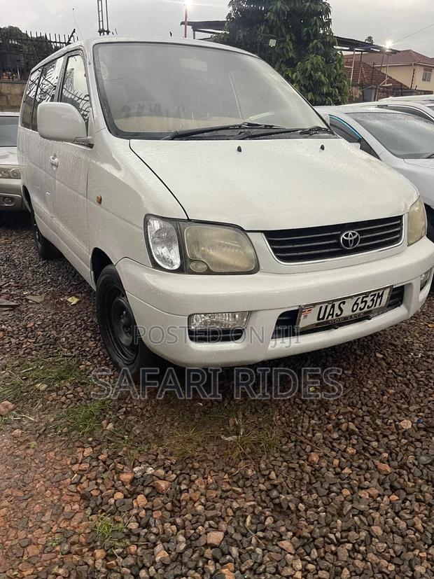 Toyota Noah 2002 White