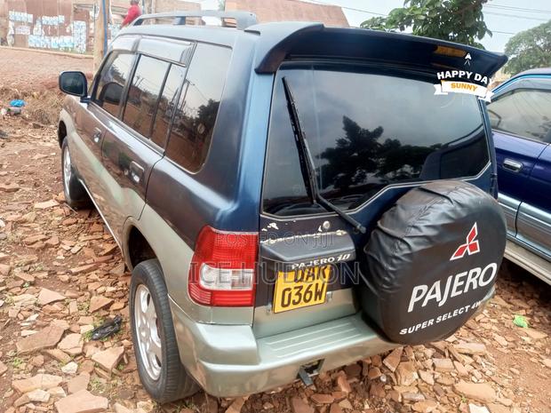 Mitsubishi Pajero IO 2000 Blue