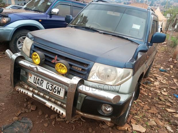 Mitsubishi Pajero IO 2000 Blue
