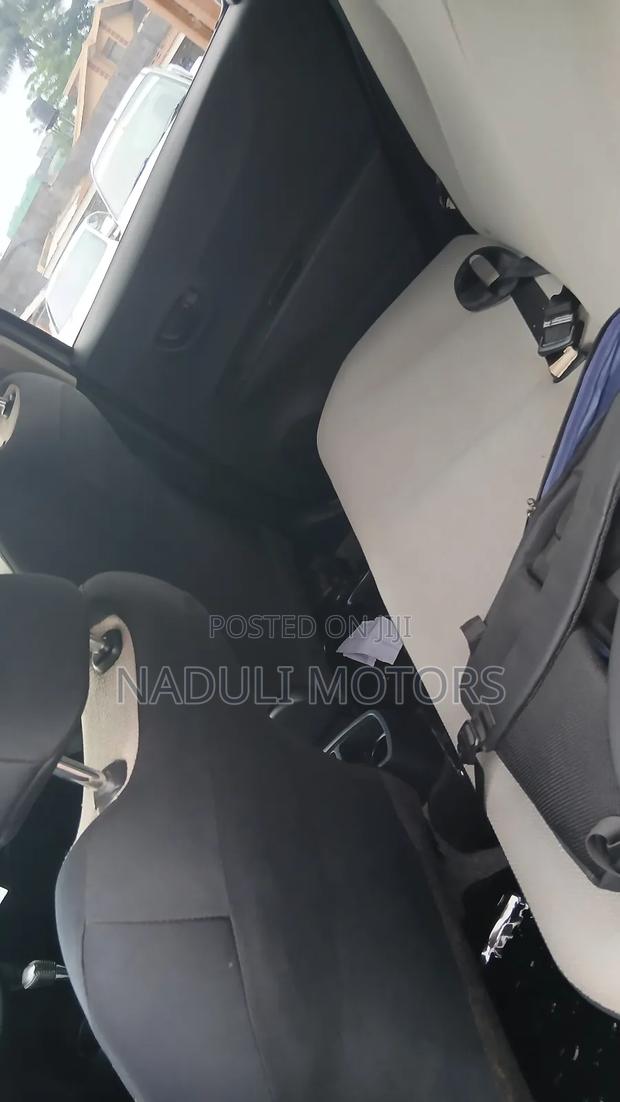 Toyota Vitz 2012 Silver