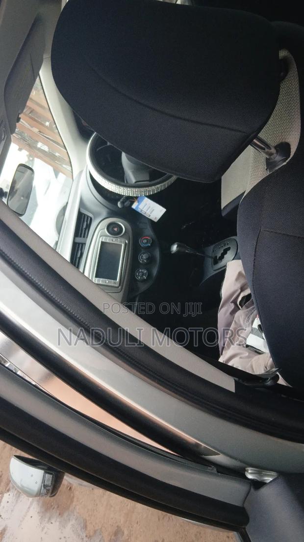 Toyota Vitz 2012 Silver