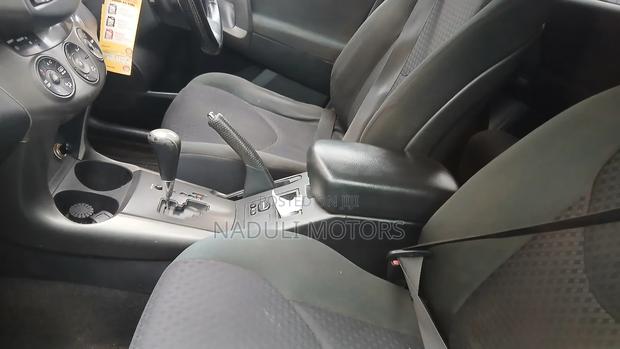 Toyota Vanguard 2010 Silver