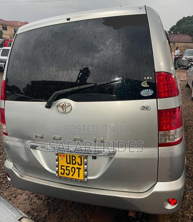 Toyota Noah 2007 Silver