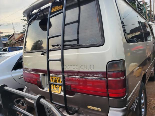 Toyota HiAce 1998 Silver
