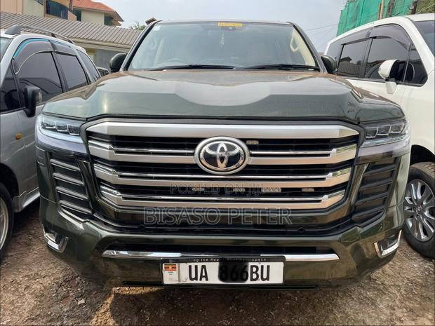 Toyota Land Cruiser 4.5 V8 GX-R 2015 Green