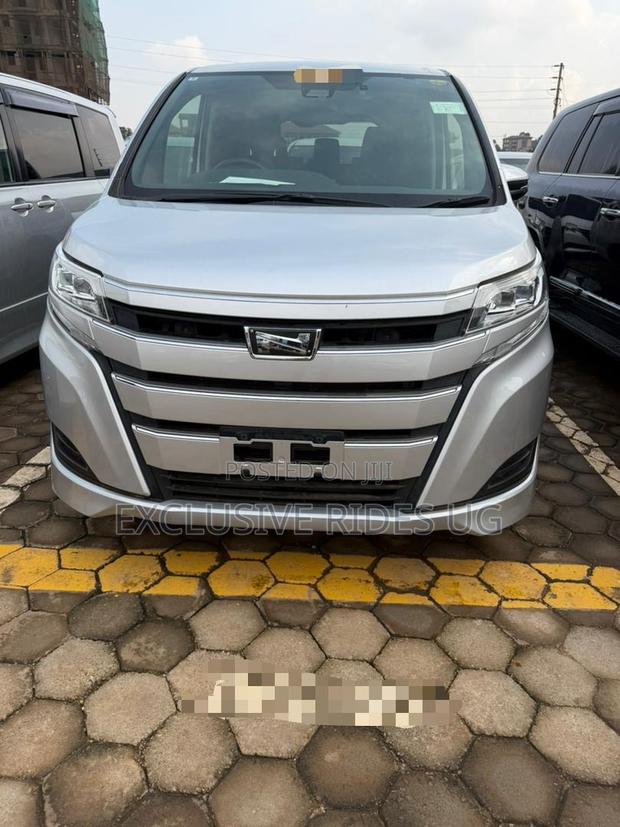 Toyota Noah 2.0 AWD (8 Seater) 2019 Silver