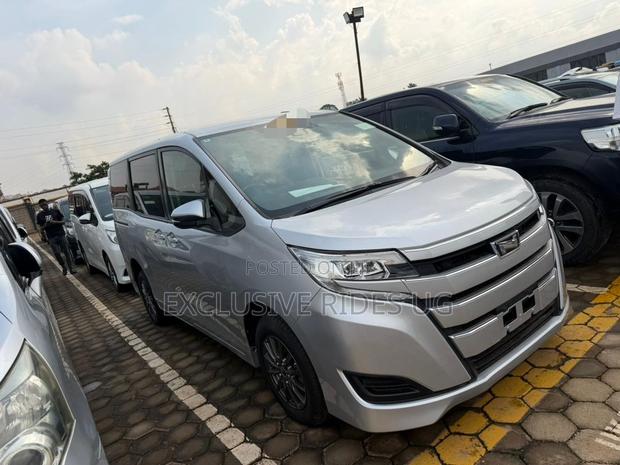 Toyota Noah 2.0 AWD (8 Seater) 2019 Silver