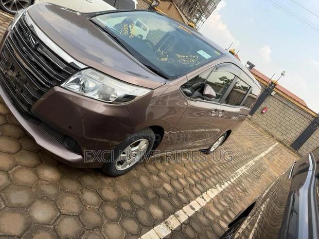 Toyota Noah 2.0 AWD (8 Seater) 2015 Gray