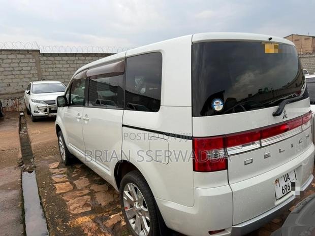 Mitsubishi Delica 2012 White