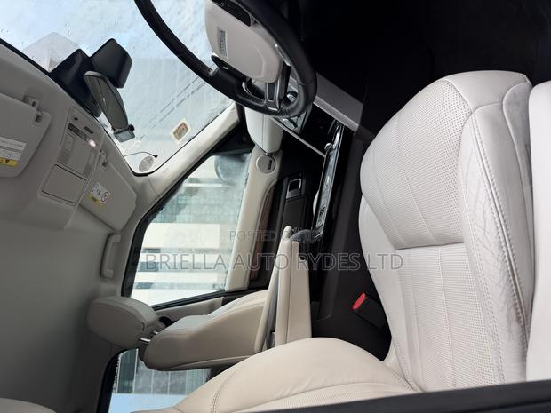 Land Rover Discovery Sport 2019 Black