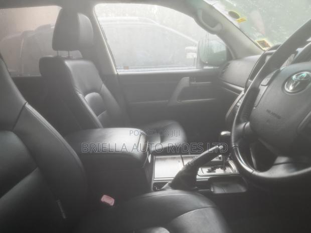 Toyota Land Cruiser Prado 2011