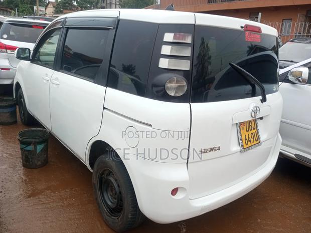Toyota Sienta 2008 White