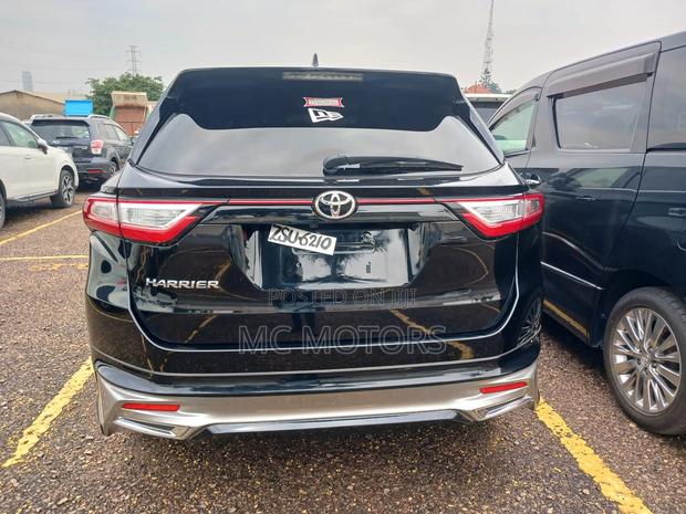 Toyota Harrier 2.0 2017 Black