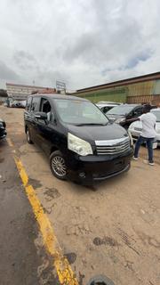 Toyota Noah 2.0 158hp FWD (7 Seater) 2013 Black for sale