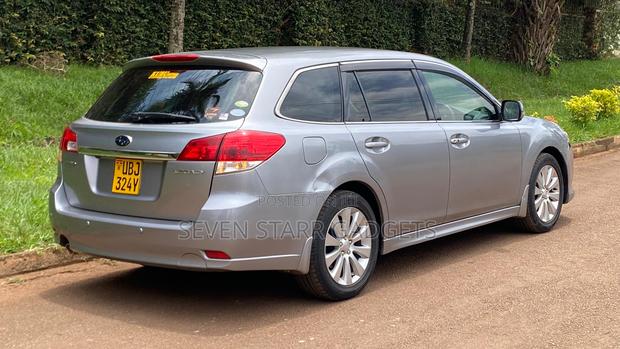 Subaru Legacy 2010 Silver