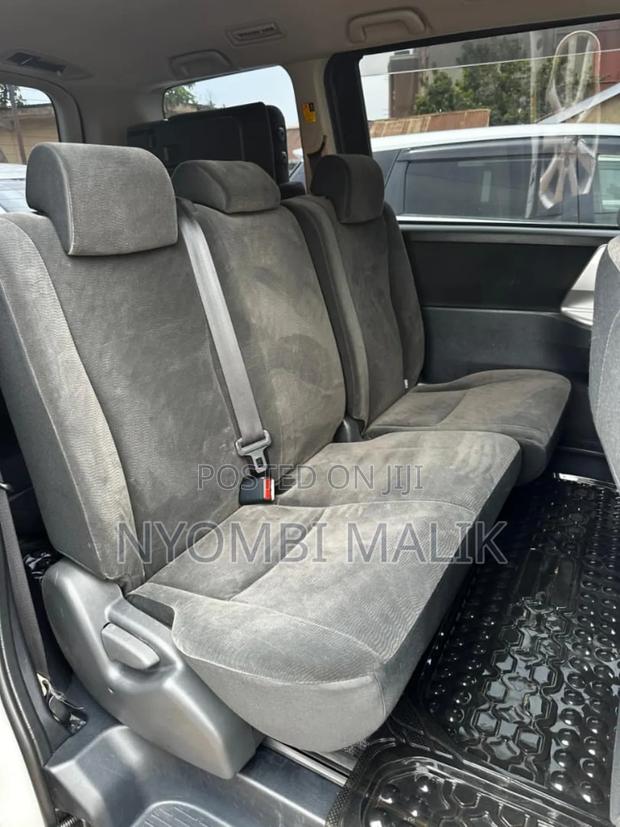 Toyota Noah 2012 Pearl