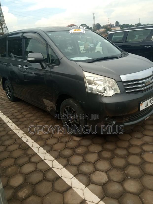 Toyota Noah 2011 Gray