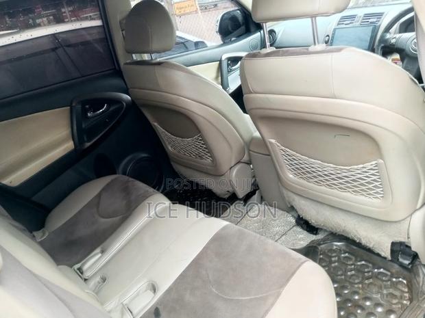 Toyota Vanguard 2008 White