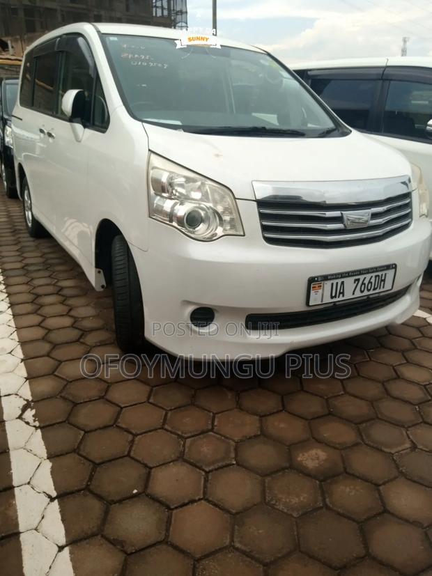 Toyota Noah 2011 White