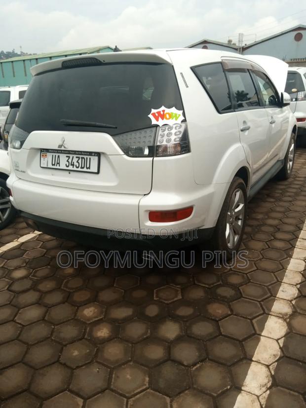 Mitsubishi Outlander 2011 White