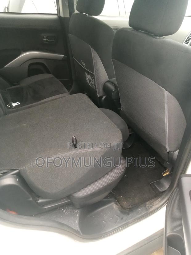 Mitsubishi Outlander 2011 White