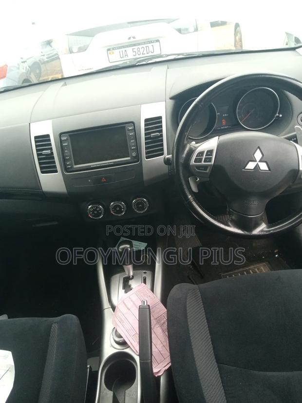 Mitsubishi Outlander 2011 White