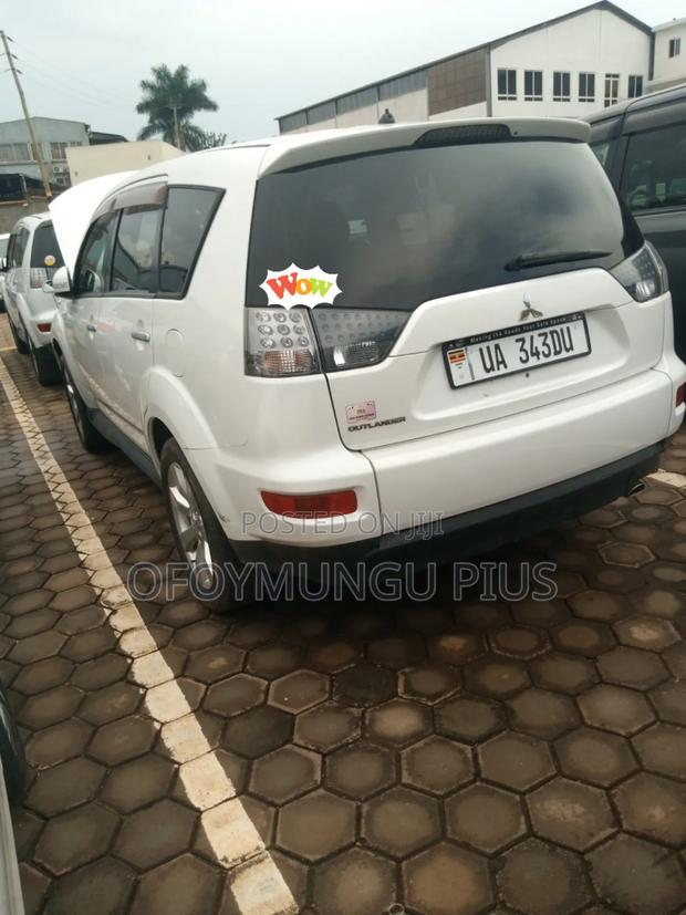 Mitsubishi Outlander 2011 White