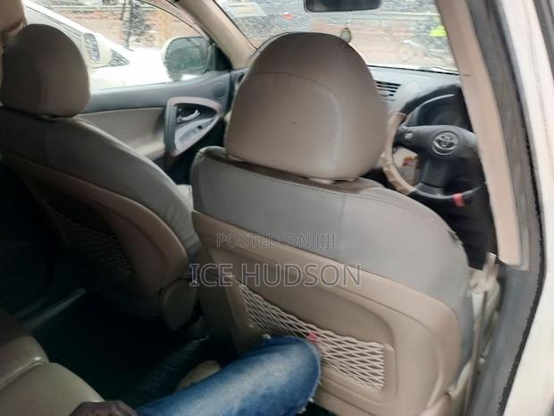 Toyota Vanguard 2010 White