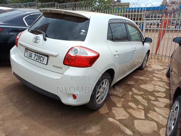 Toyota Auris Limited Sedan FWD (3.5L 6cyl 6A) 2010 White