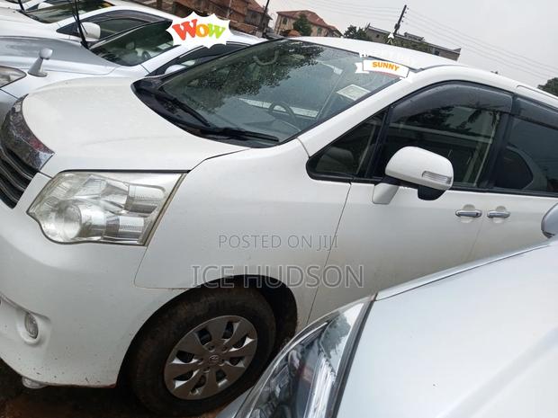 Toyota Noah 2011 White